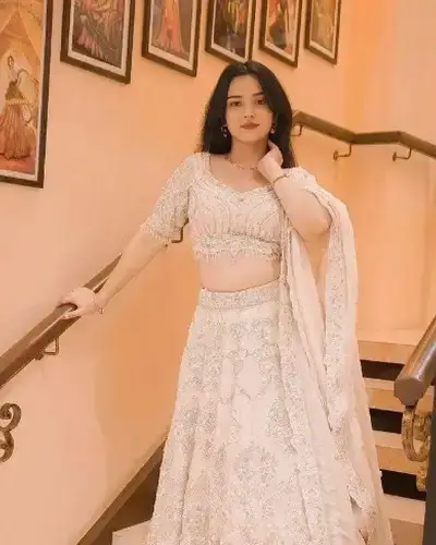 Escort Service In Tumsar